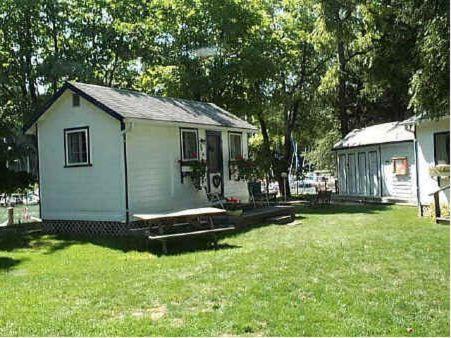 Bayfield River Cottage Colony Inc Bluewater Rum bild